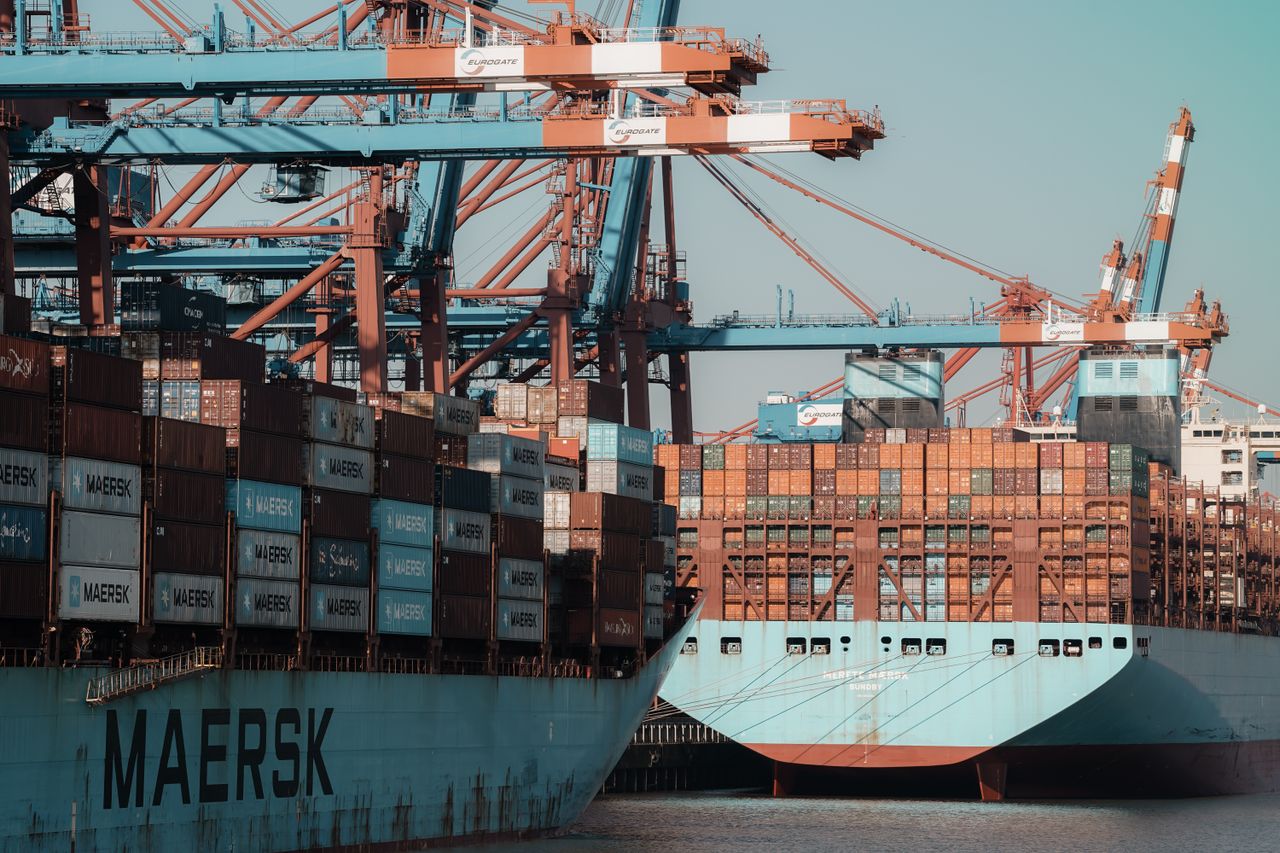 Container ships and cranes at Hamburg port, showcasing global trade logistics.